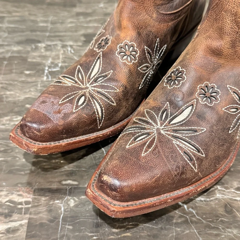 Shyanne Daisy Mae Leather Floral Overlay Cowboy Boots - Picture 5 of 14